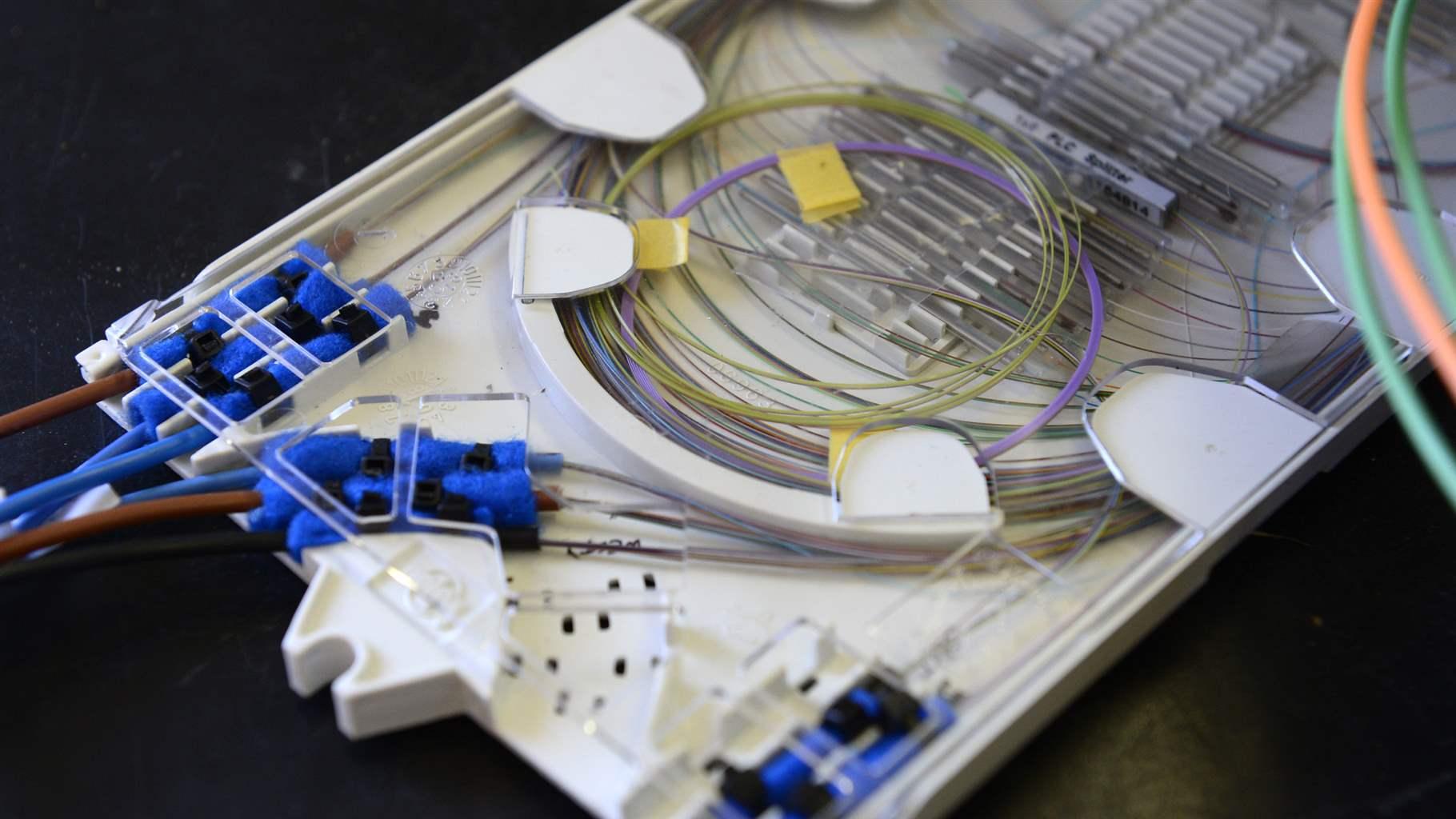 Fiber splice tray